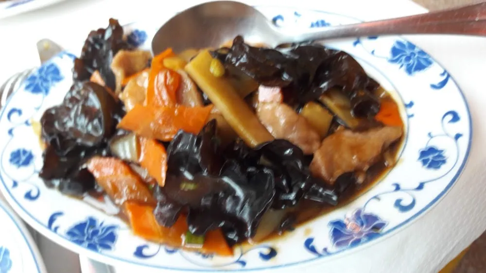 Porc Aux Champignons Noirs Sautés Nature